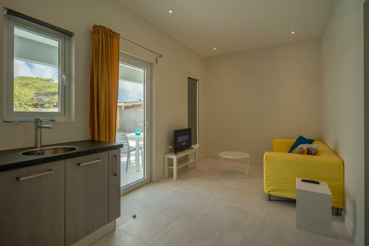 Hideout Suites - From Eagle Beach Palm Beach Extérieur photo