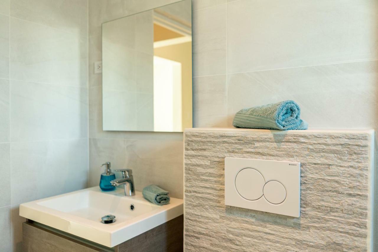 Hideout Suites - From Eagle Beach Palm Beach Extérieur photo