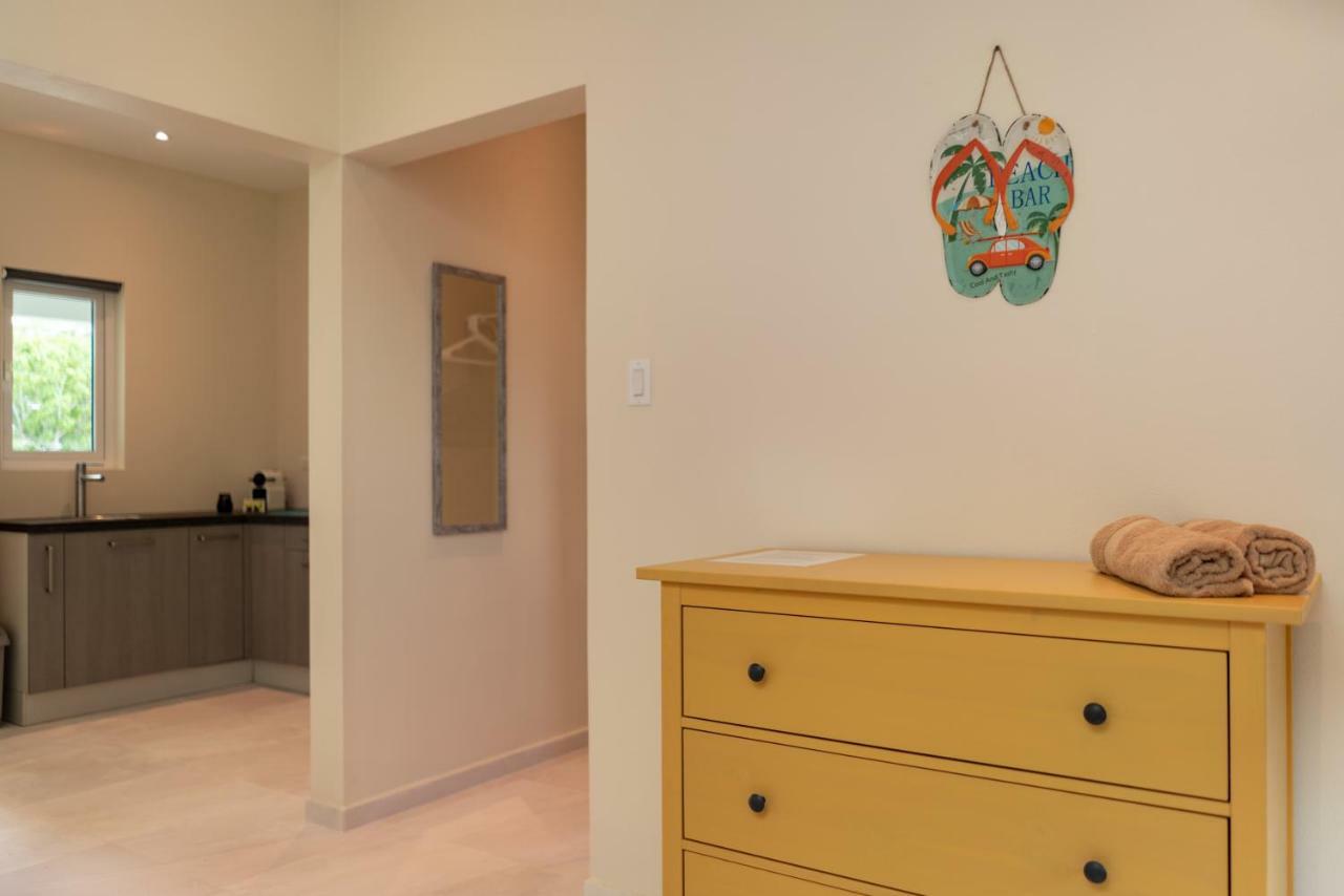 Hideout Suites - From Eagle Beach Palm Beach Extérieur photo